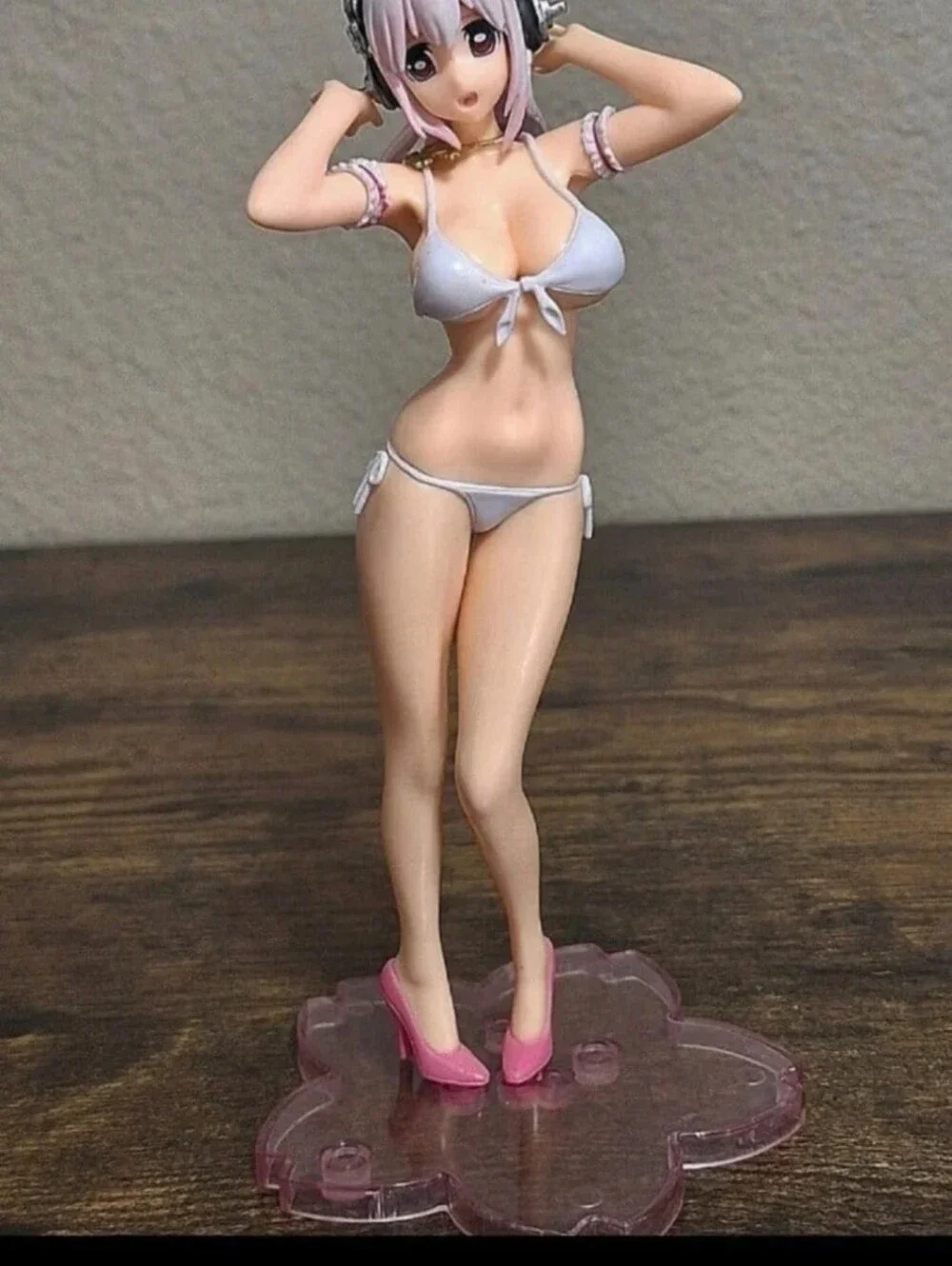 Sexy Anime Babe Wearing Bikini & Headphones Figure/Figurine.